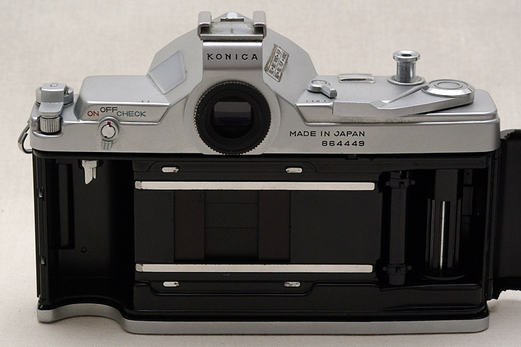 Konica Auto-Reflex - rear view open with half format